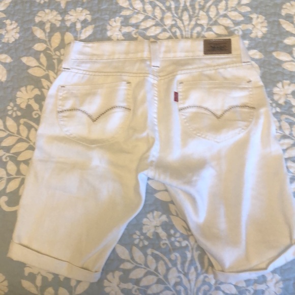 Levi’s white denim jean shorts 13 - Picture 3 of 4